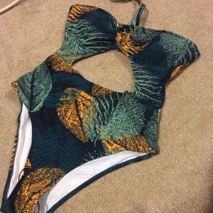 NWT ** Women’s CupShe One piece